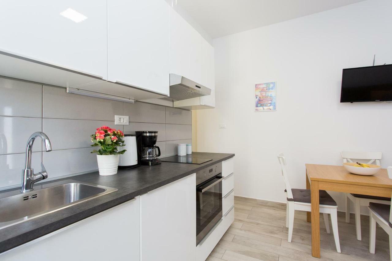 Apartments Pinery Makarska Kültér fotó